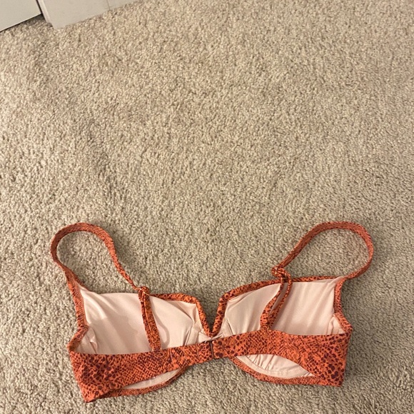 Women's pink Patterned Bikini top - Picture 2 of 3